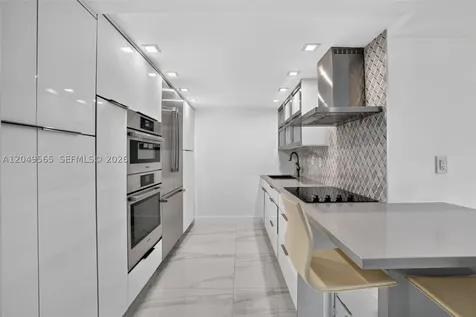 6039 Collins Avenue Miami Beach FL 33140