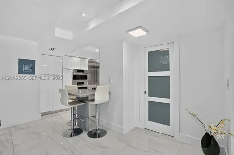 6039 Collins Avenue Miami Beach FL 33140