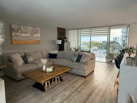 18061 Biscayne Boulevard Aventura FL 33160