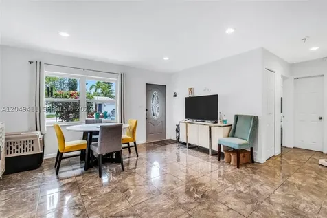 7211 NW 76th Street Tamarac FL 33321