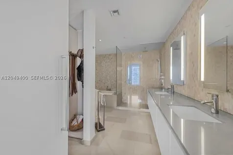 68 SE 6th Street Miami FL 33131