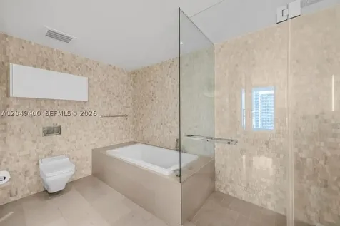 68 SE 6th Street Miami FL 33131