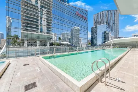 68 SE 6th Street Miami FL 33131