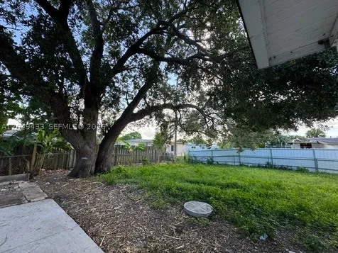 4221 SW 39th Street West Park FL 33023