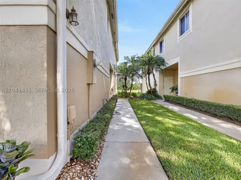 2475 W Cordoba Bend Weston FL 33327