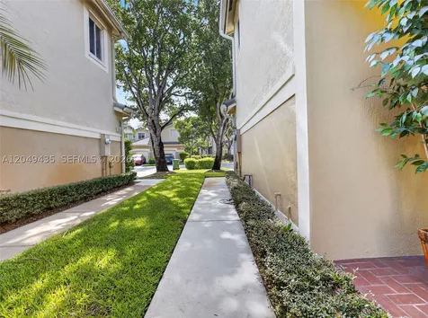 2475 W Cordoba Bend Weston FL 33327