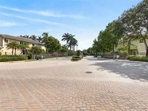 2475 W Cordoba Bend Weston FL 33327