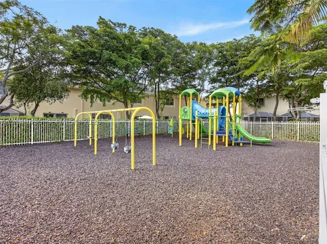 2475 W Cordoba Bend Weston FL 33327