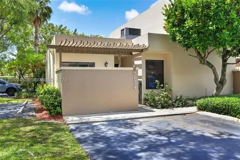 8124 SW 87th Terrace Miami FL 33143
