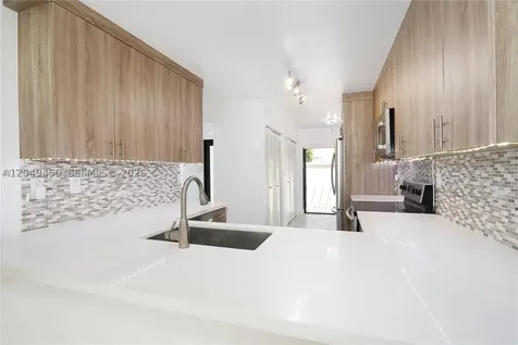 8124 SW 87th Terrace Miami FL 33143