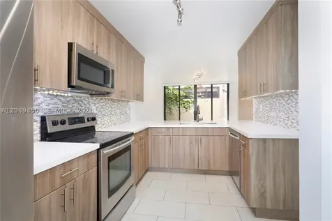 8124 SW 87th Terrace Miami FL 33143
