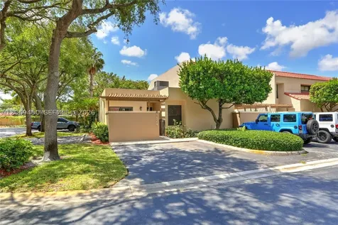 8124 SW 87th Terrace Miami FL 33143
