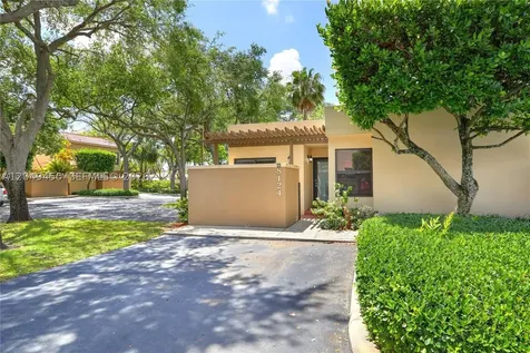 8124 SW 87th Terrace Miami FL 33143