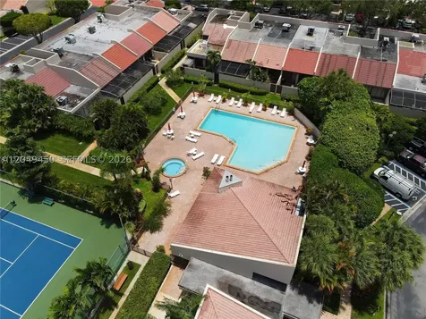 8124 SW 87th Terrace Miami FL 33143