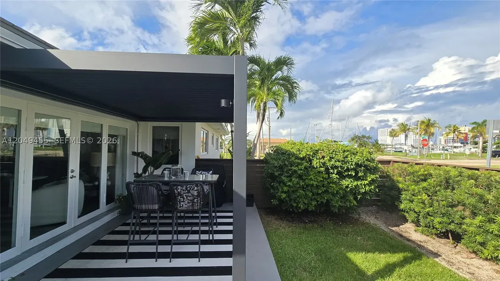 800 Polk Street Hollywood FL 33019