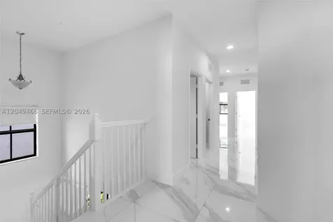 8850 NW 99th Path Doral FL 33178