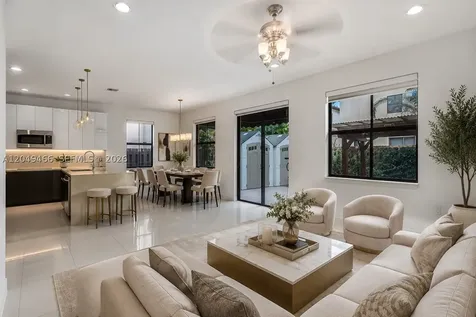 8850 NW 99th Path Doral FL 33178