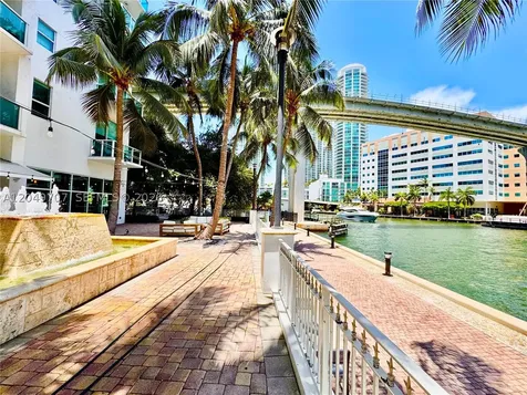 41 SE 5th Street Miami FL 33131
