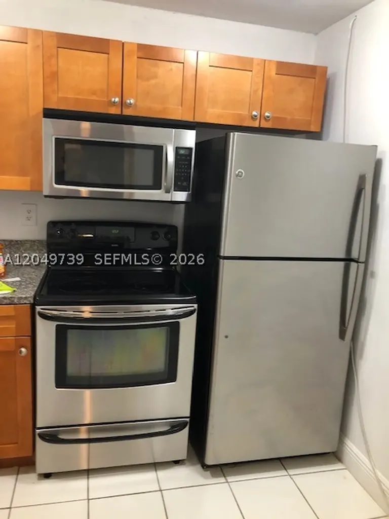 498 NW 165th St Road Miami FL 33169