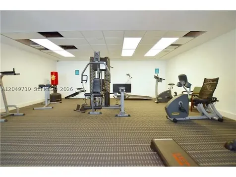 498 NW 165th St Road Miami FL 33169