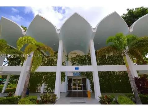 498 NW 165th St Road Miami FL 33169