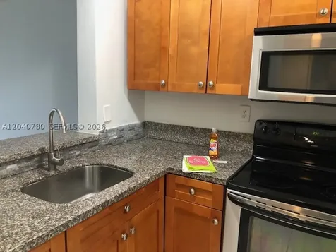 498 NW 165th St Road Miami FL 33169
