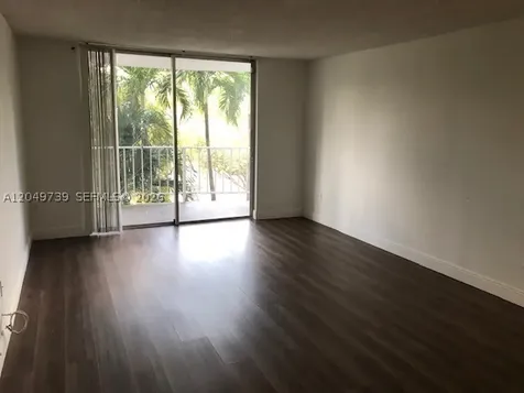498 NW 165th St Road Miami FL 33169
