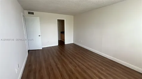 498 NW 165th St Road Miami FL 33169