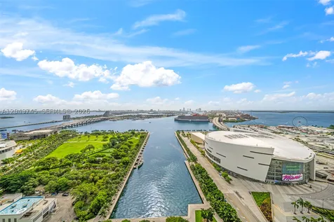 888 Biscayne Boulevard Miami FL 33132