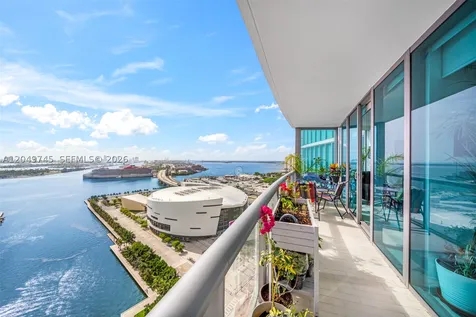 888 Biscayne Boulevard Miami FL 33132