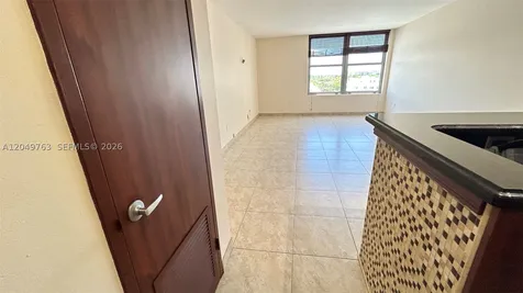 2899 Collins Avenue Miami Beach FL 33140