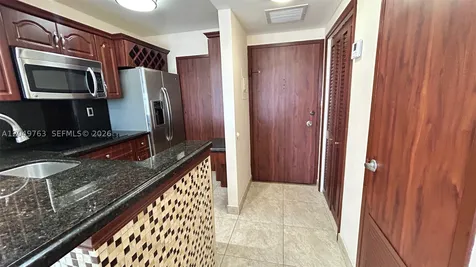 2899 Collins Avenue Miami Beach FL 33140
