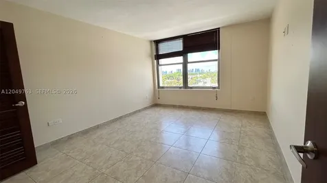 2899 Collins Avenue Miami Beach FL 33140