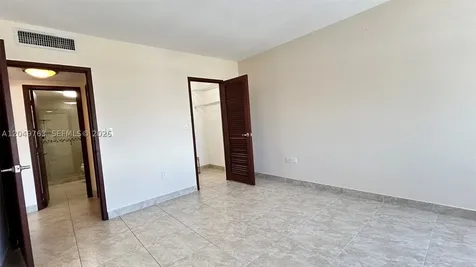 2899 Collins Avenue Miami Beach FL 33140
