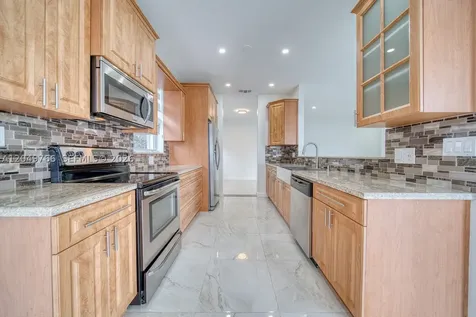 15950 SW 71st Terrace Miami FL 33193