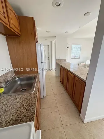 7130 Rue Versailles Miami Beach FL 33141