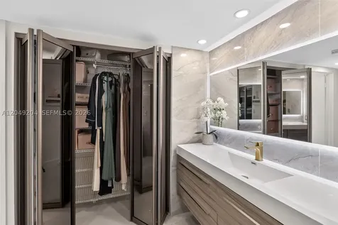 20505 E Country Club Drive Aventura FL 33180