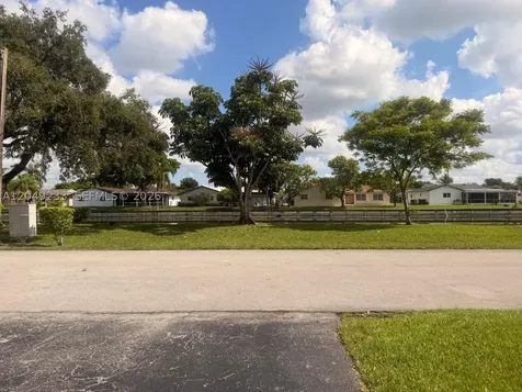 9536 NW 65th Street Tamarac FL 33321