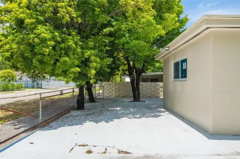 1701 NW 19th Avenue Miami FL 33125