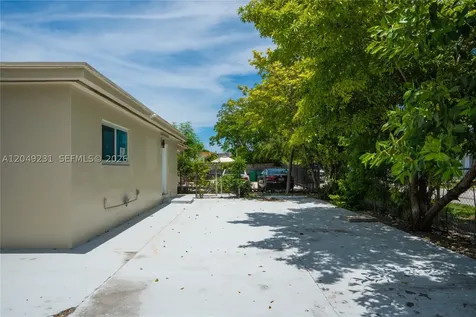 1701 NW 19th Avenue Miami FL 33125