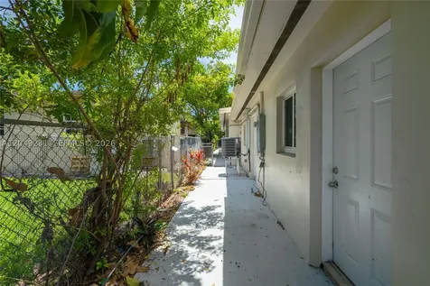 1701 NW 19th Avenue Miami FL 33125