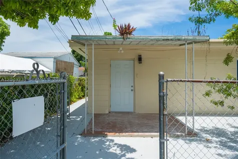 1701 NW 19th Avenue Miami FL 33125