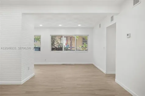 1701 NW 19th Avenue Miami FL 33125