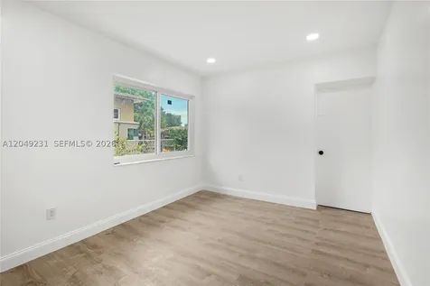 1701 NW 19th Avenue Miami FL 33125