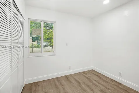 1701 NW 19th Avenue Miami FL 33125