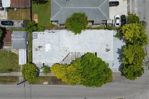 1701 NW 19th Avenue Miami FL 33125
