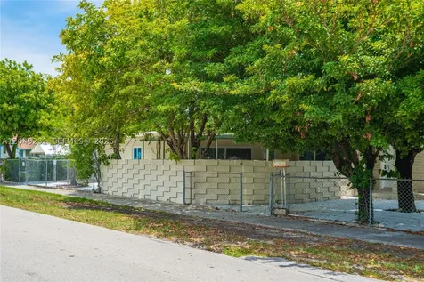 1701 NW 19th Avenue Miami FL 33125
