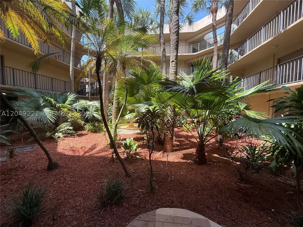 8625 NW 8th Street Miami FL 33126