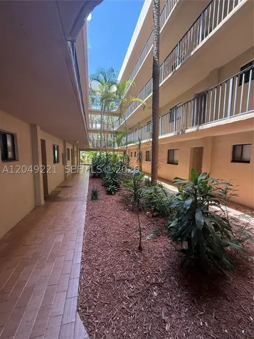 8625 NW 8th Street Miami FL 33126