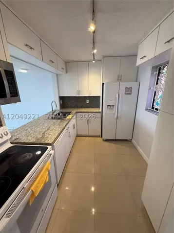 8625 NW 8th Street Miami FL 33126